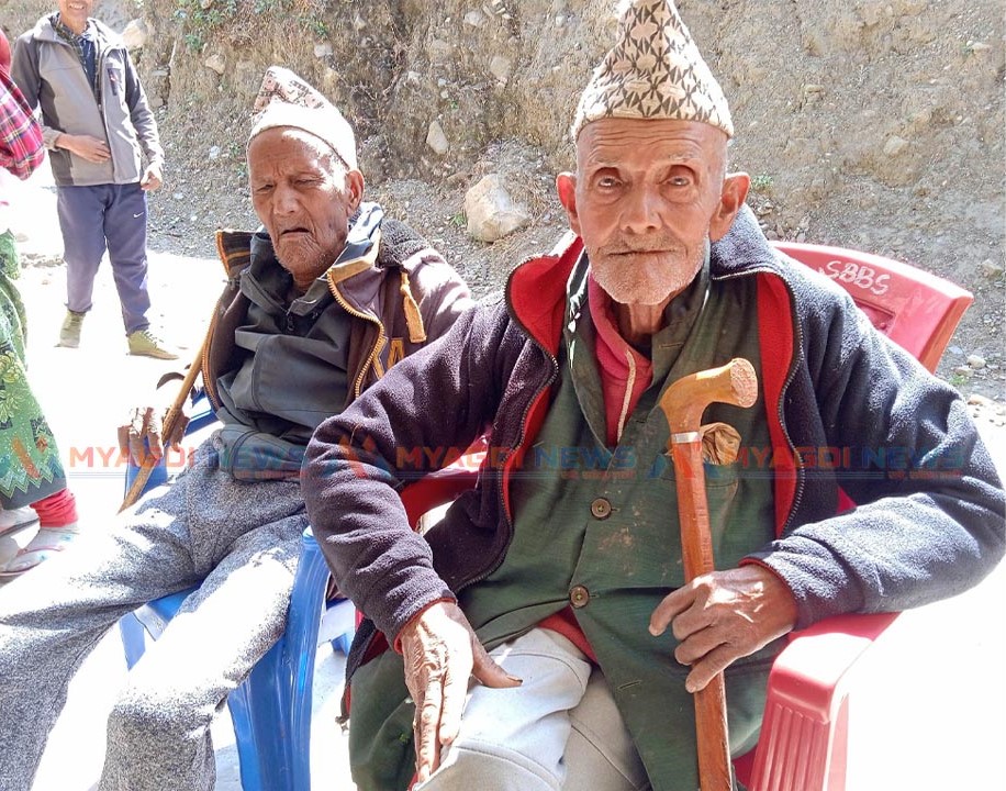 दिच्याममा १०९ बर्षिय निउरे र १०० बर्षिय रोकाद्धारा राष्ट्रिय परिचयपत्रका लागि आवेदन दर्ता