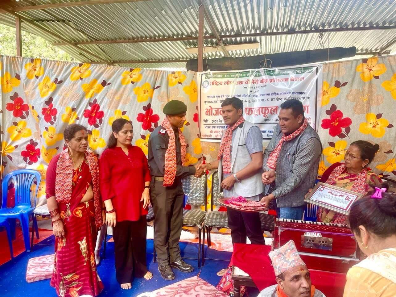 प्रतिष्ठान म्याग्दीद्वारा मातातीर्थ औंसीमा ज्येष्ठ नागरिकहरुलाई भोजन