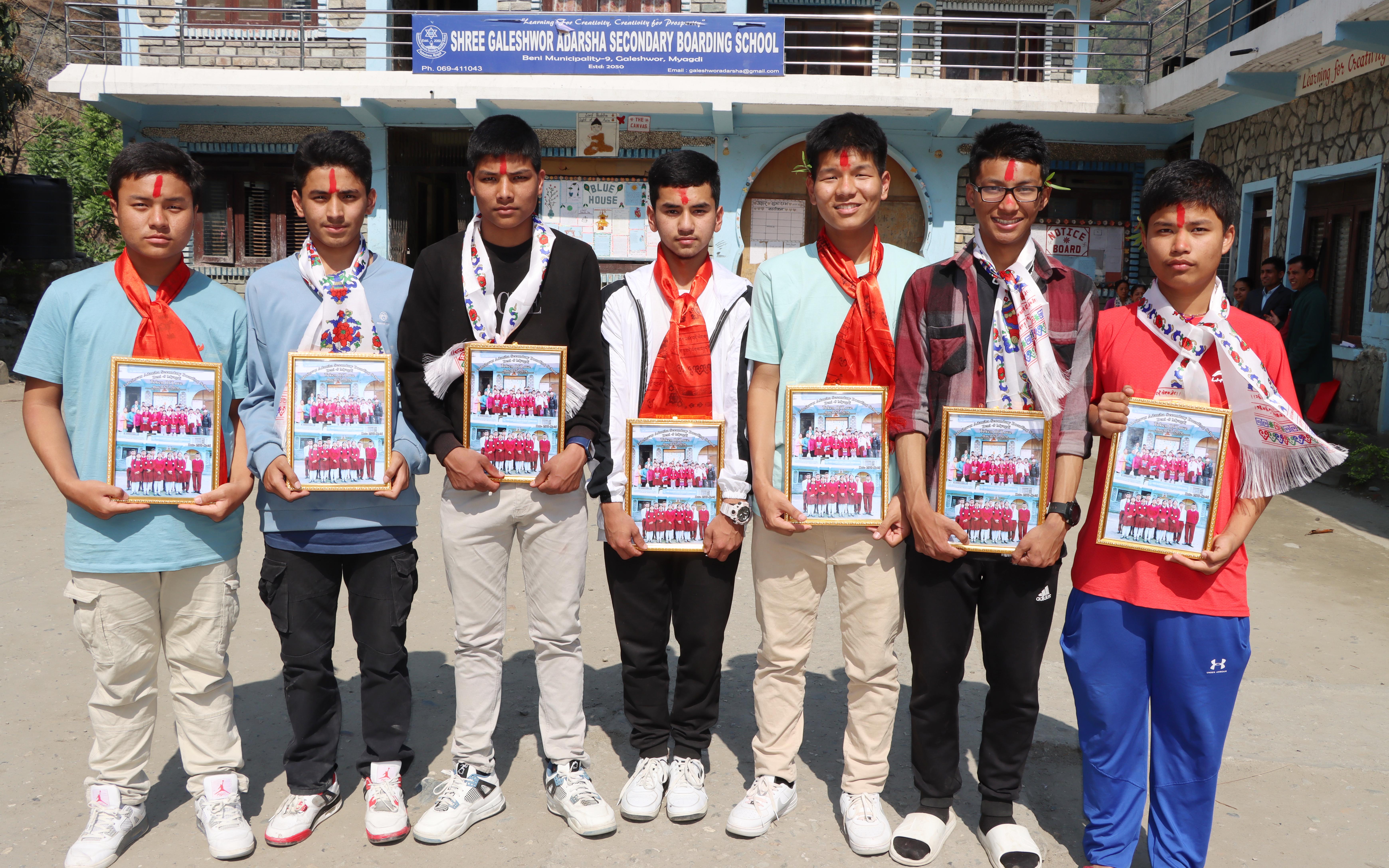 गलेश्वर आदर्श माविले एसइई दिएका विधार्थीलाई गर्‍यो बिदाई
