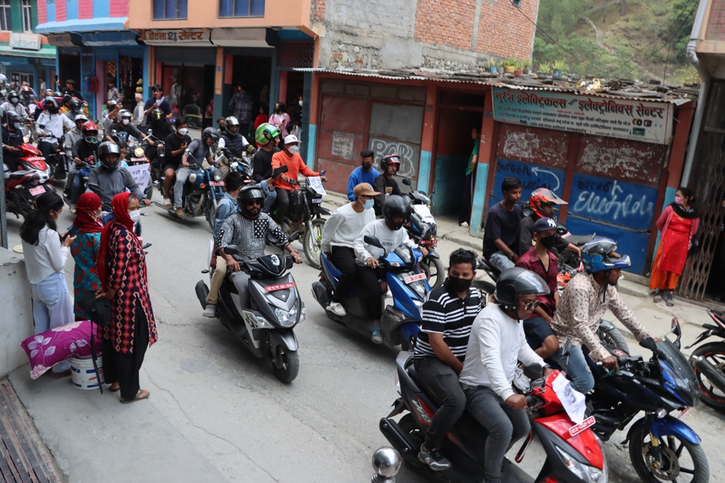 जबरजस्ती करणी,अपहरण र शरिर बन्धक मुद्दामा बागलुङका प्रभात पक्राउ ,विनाशर्त रिहाइ गर्न माग