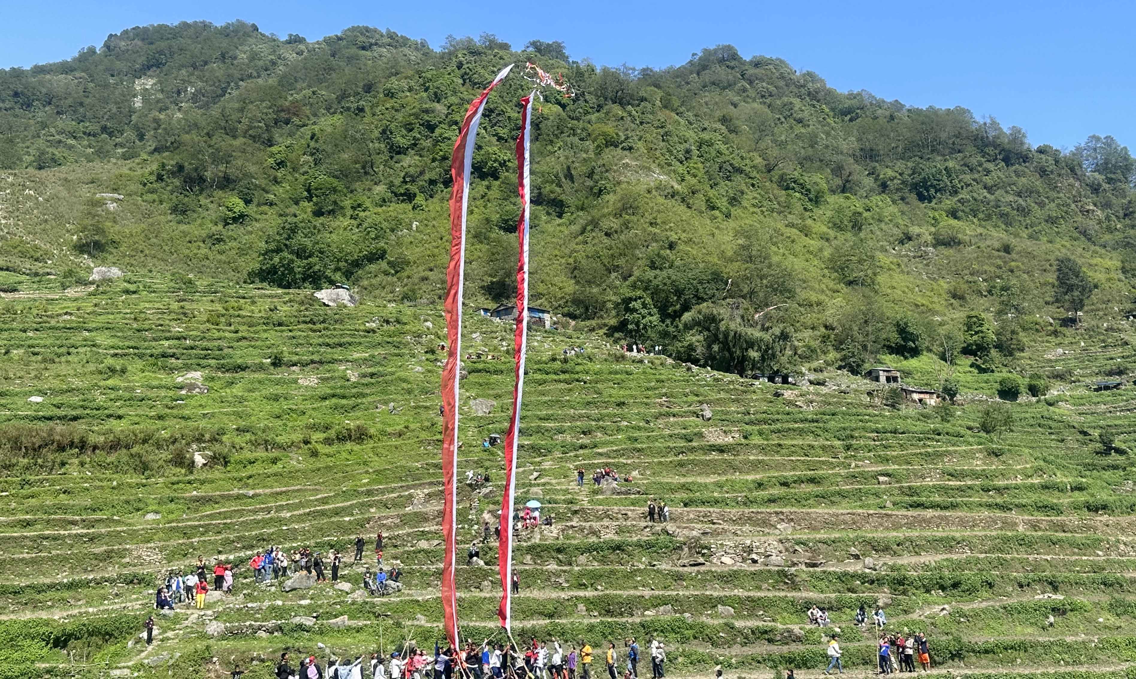 दग्नाम भुमे पुजाको लिङ्गो जुधाई  प्रतियोगितामा दुबै गाउँ बराबरी
