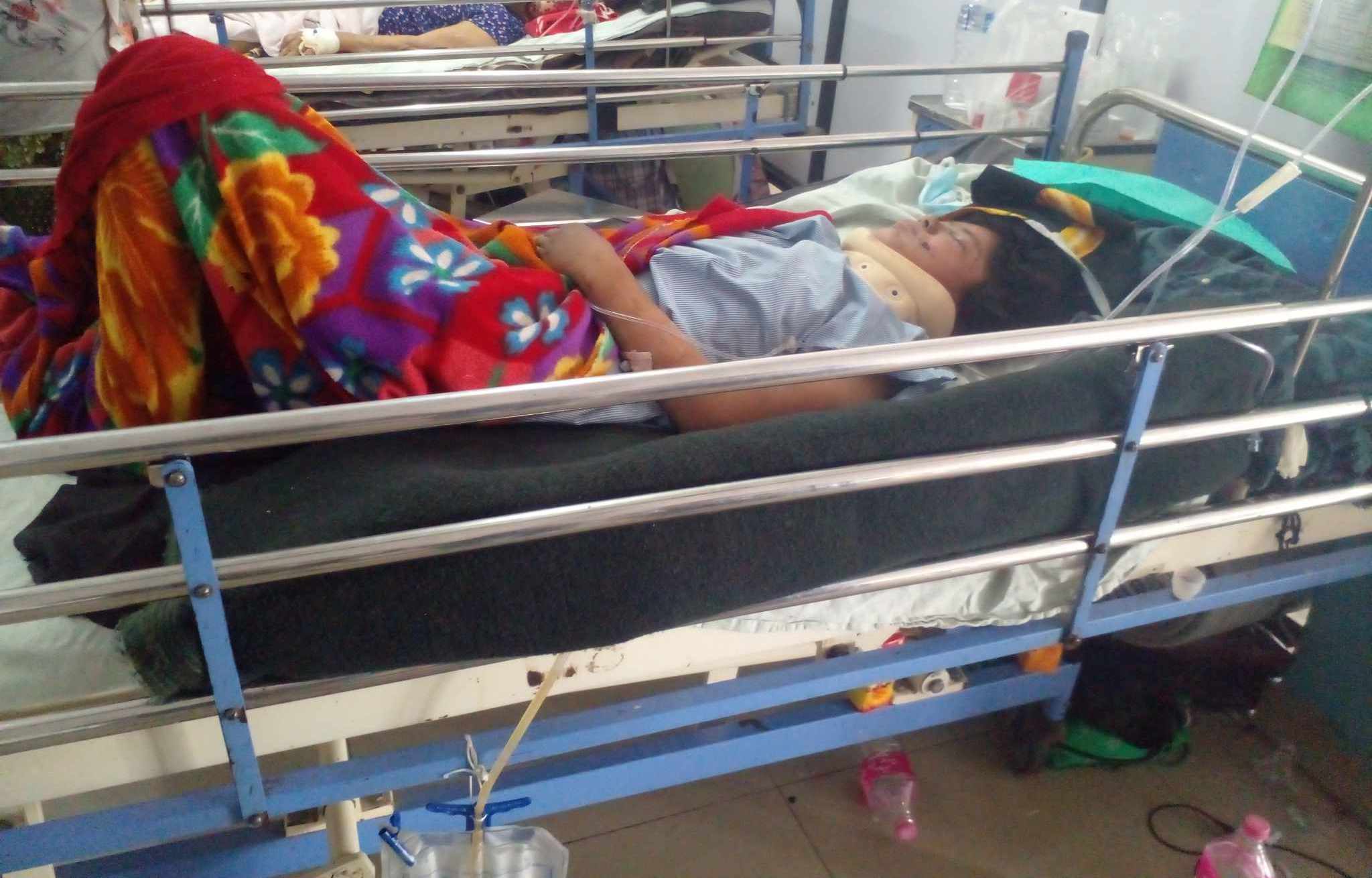 २२ वर्षीया रोका मगरको उपचार रोकियो, आर्थिक सहयोग गर्न अपिल