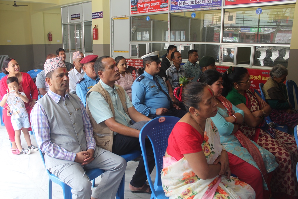 बसपार्कमा निर्माण भएको टर्मिनल भवन उद्घाटन (फोटो फिचर)