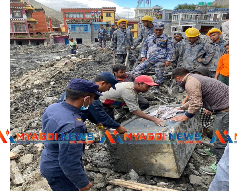 बाढीले पुरिएको बैंकको डेढ करोड बढी पैसा भेटियो