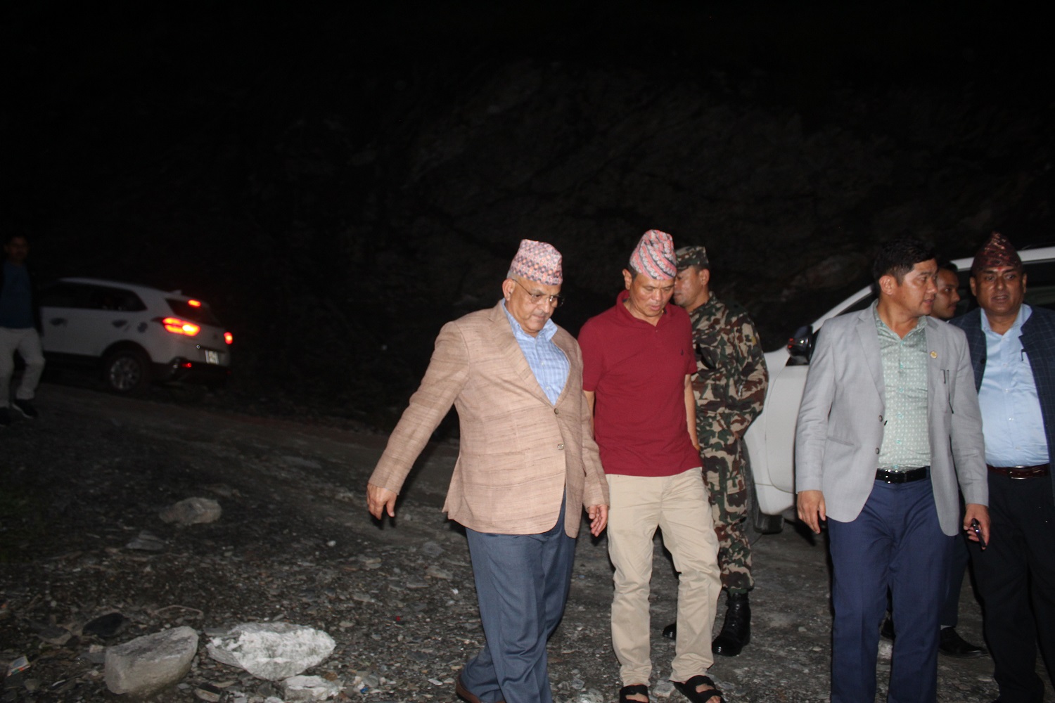 मुख्य मन्त्री पाण्डेद्धारा फापरखेतको पहिरो निरिक्षण