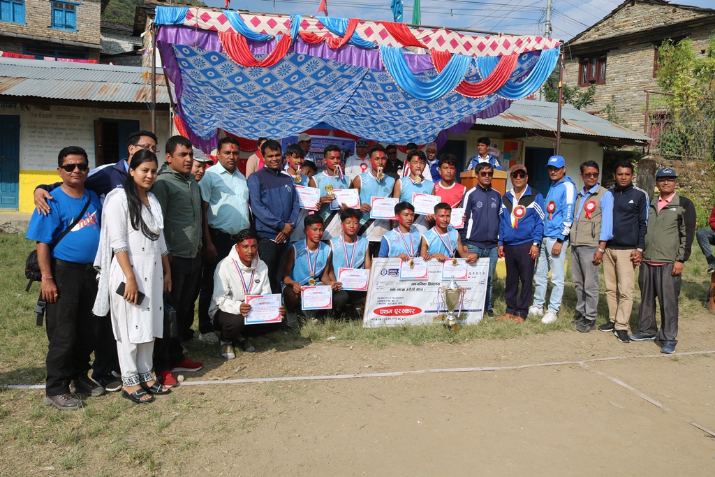 अन्तरमावि जिल्लास्तरीय भलिबल प्रतियोगिताको उपाधि प्रकाश माविले जित्यो