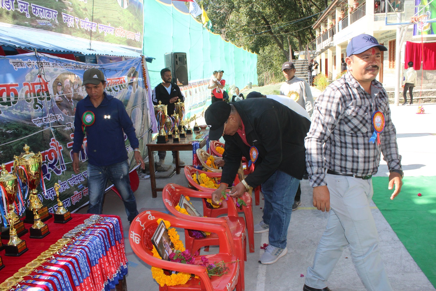 बाँदुकमा खेलमैदान र फाइवर बोर्डको उद्घाटन