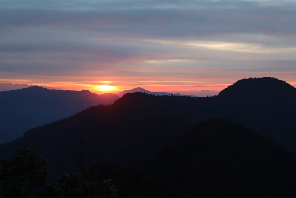 बेलढुङ्गाबाट सुर्योदय नियाल्दा (फोटोफिचर)