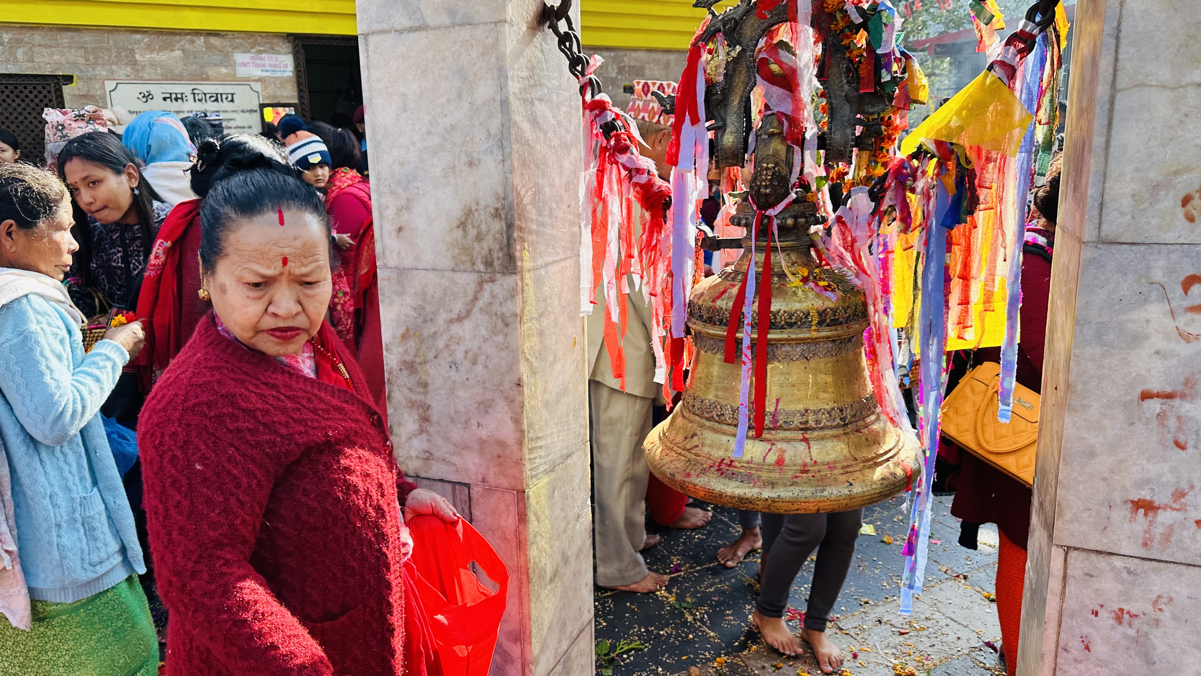 गलेश्वरमा सतविज छर्नेको भिड