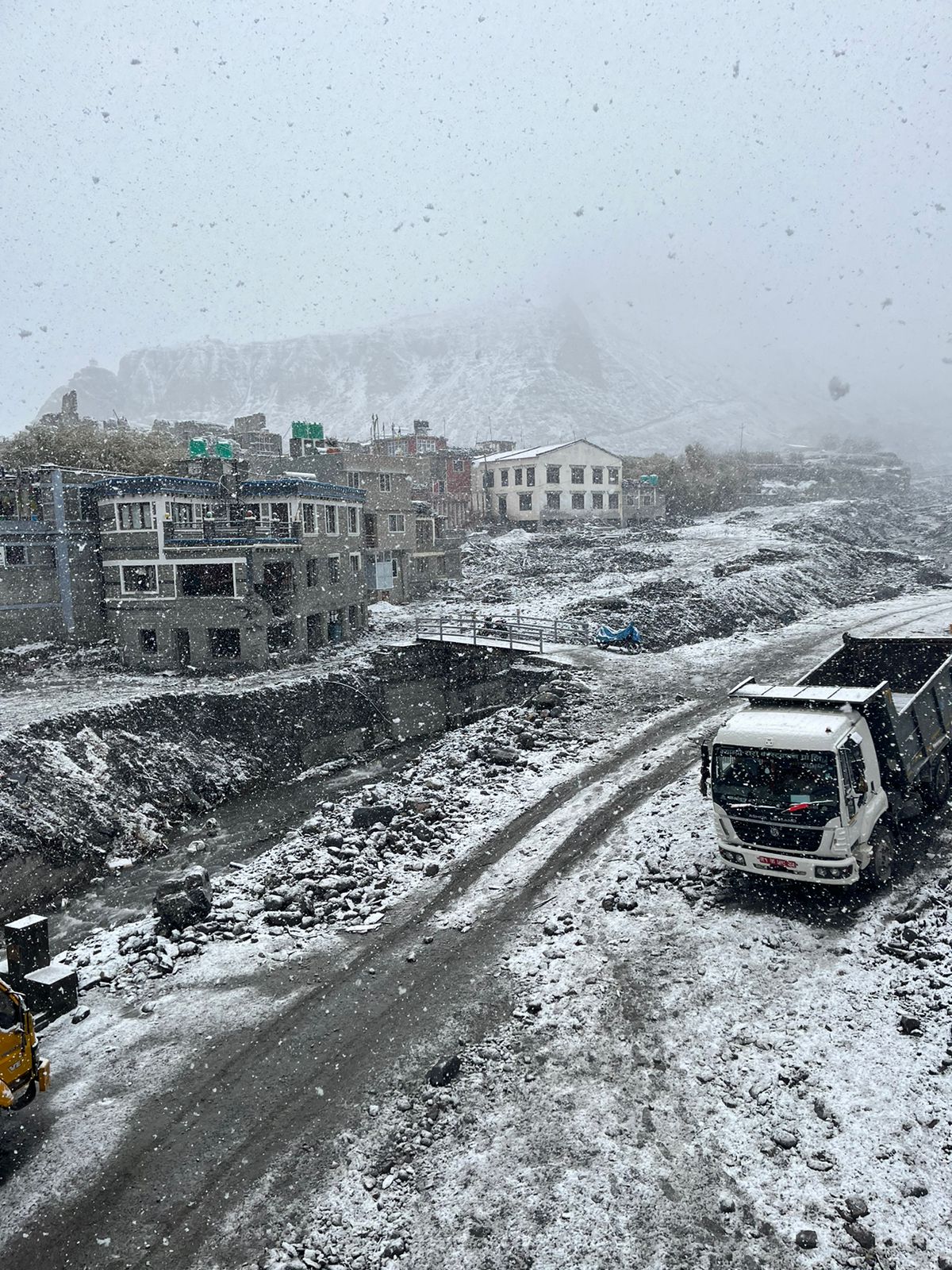 मुस्ताङमा हिमपात (तस्बिरहरु)