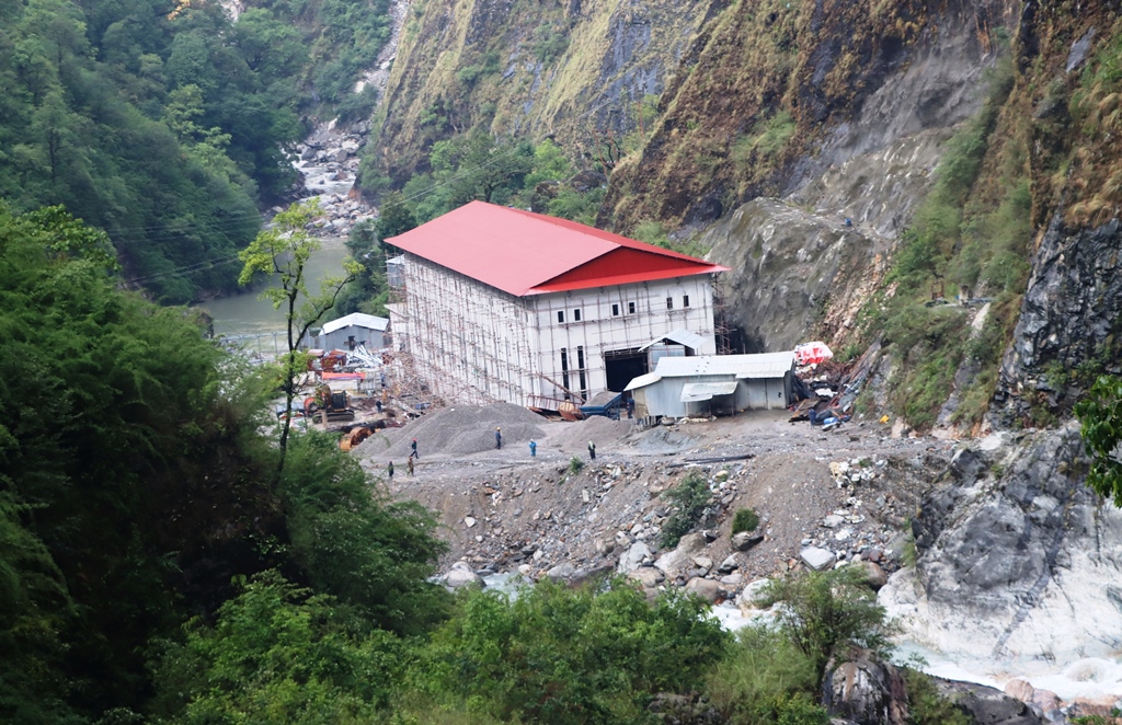 निलगिरी खोला जलविद्युत आयोजनाको टनेलमा पानी हालेर परिक्षण सुरु