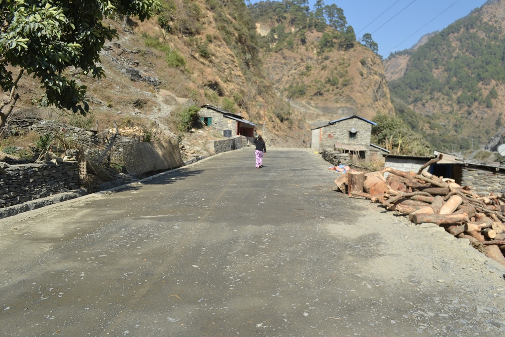 दरबाङ-धारापानी सडक स्तरोन्नतिले यात्रा सहज