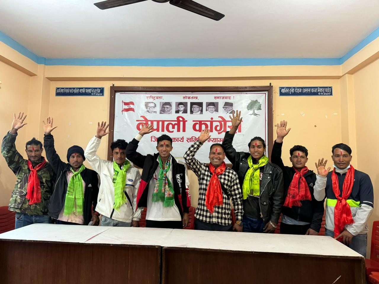 एमाले मल्कबाङ वडा कमिटी अध्यक्ष परियार सहित ८ जना कांग्रेस प्रवेश