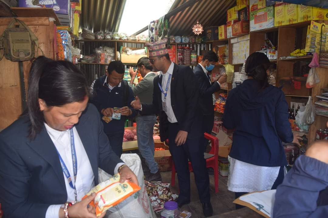 अन्नपूर्णको घारमा म्याद नाघेका सामान जफत