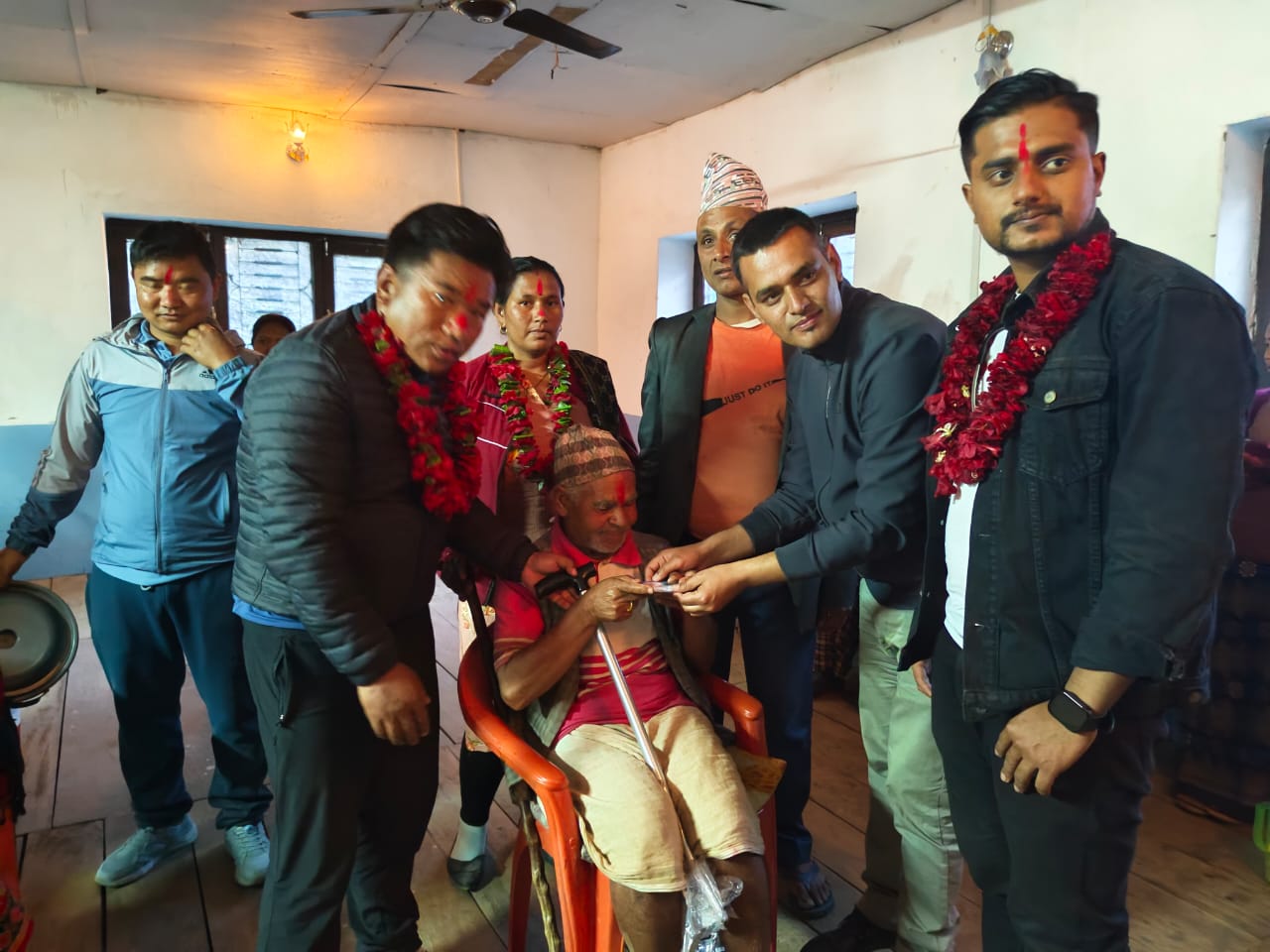 धवलागिरीका अपाङ्गलाई घुम्ती शिविर मार्फत परिचयपत्र र सहायता सामग्री वितरण