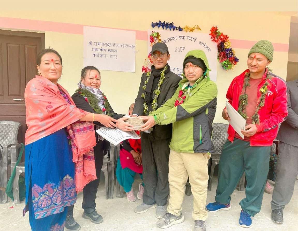 दिवंगत आफन्तको सम्झनामा रितुङ्ग माविमा पाँच लाख रुपैयाँको अक्षयकोष स्थापना