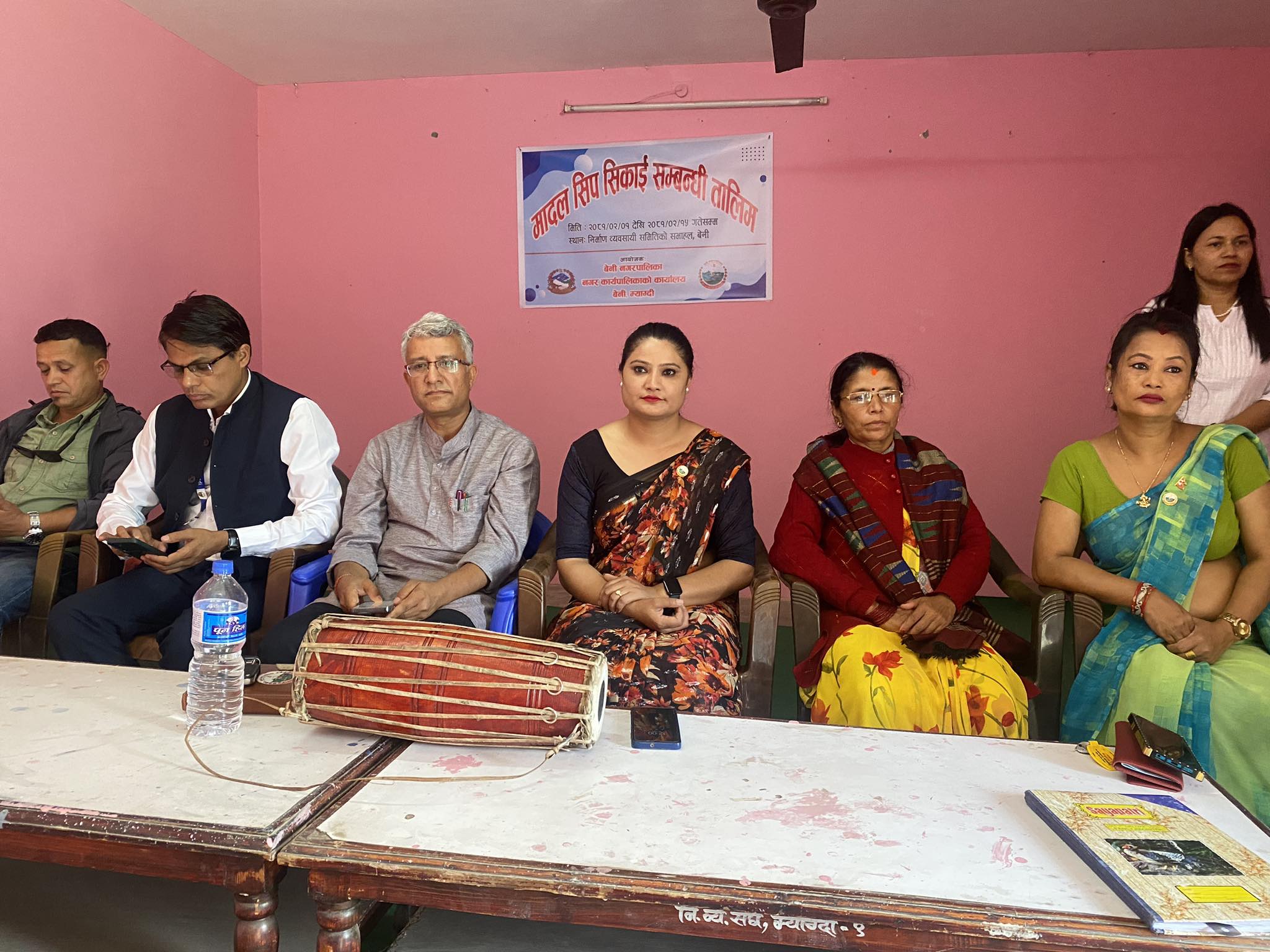 बेनीमा मादल बजाउने तालिम सुरु (तस्बिरहरु)