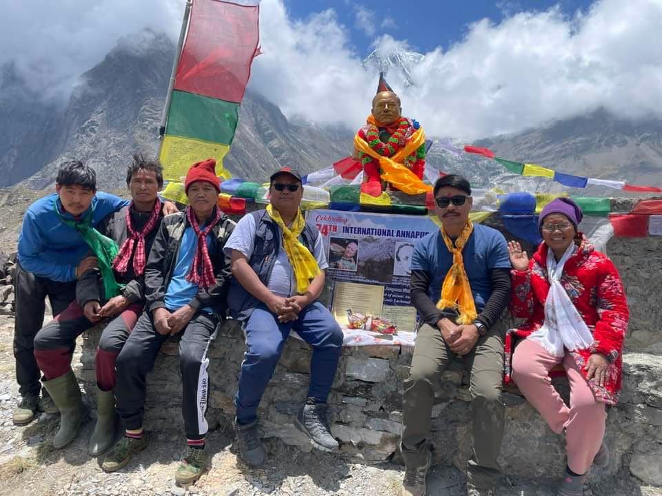 अन्नपूर्ण आधार शिविरमा प्रथम आरोही फ्रान्सका मौरिस हर्गोजको शालिक