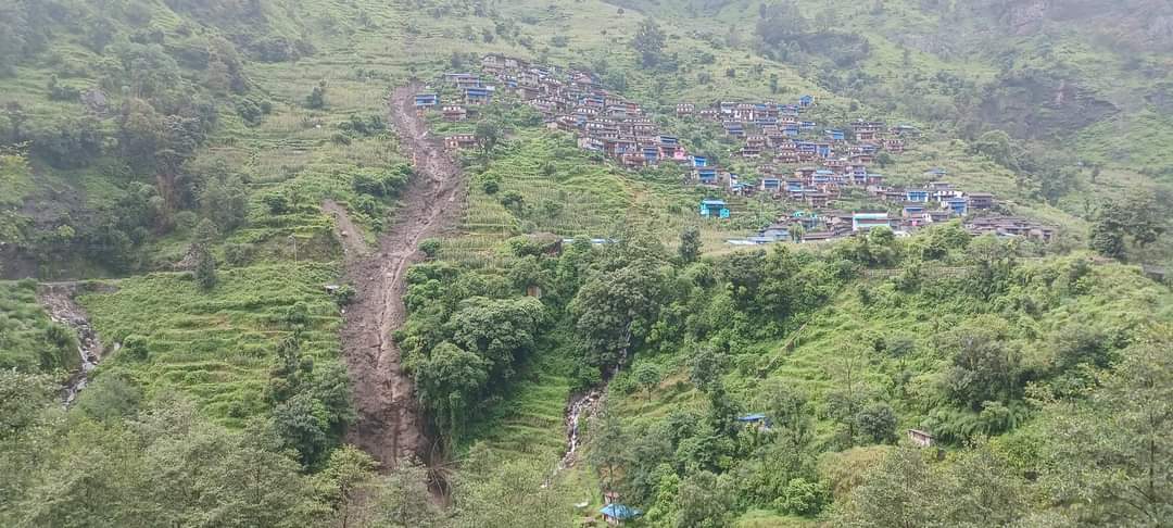 चिमखोलामा पहिरोले चार घरपरिवार विस्थापित