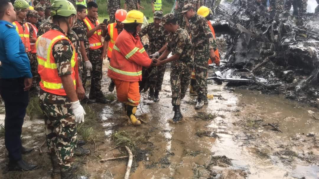 सौर्य एयरलाइन्सको विमान दुर्घटना :१५ जनाको शव फेला (तस्बिरहरू )