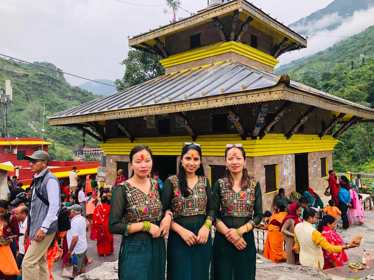 गलेश्वरधाममा भक्तजनको भीड (फोटो/भिडिओ)