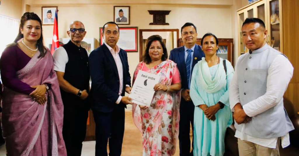 न्युजिरल्याण्डमा नेपाली दुतावास खोल्न परराष्ट्रमन्त्रीलाई लाई ज्ञापनपत्र