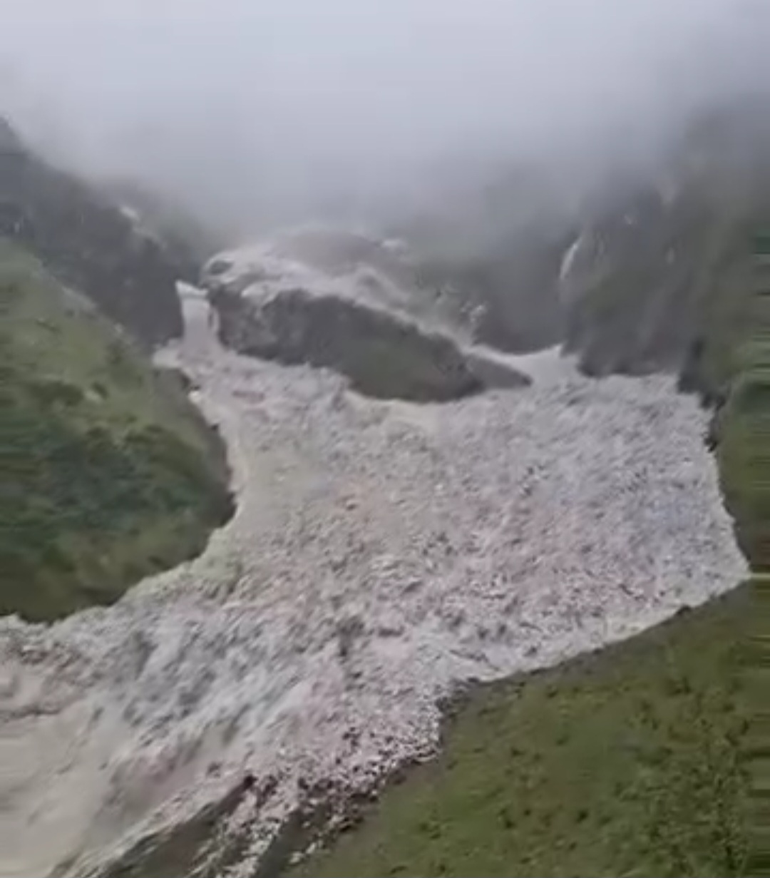 मुस्ताङमा हिमपहिरोले बाेक्सीखाेला थुनियो , आसपासका क्षेत्रमा सतर्कता अपनाउन आग्रह ( भिडिओ)