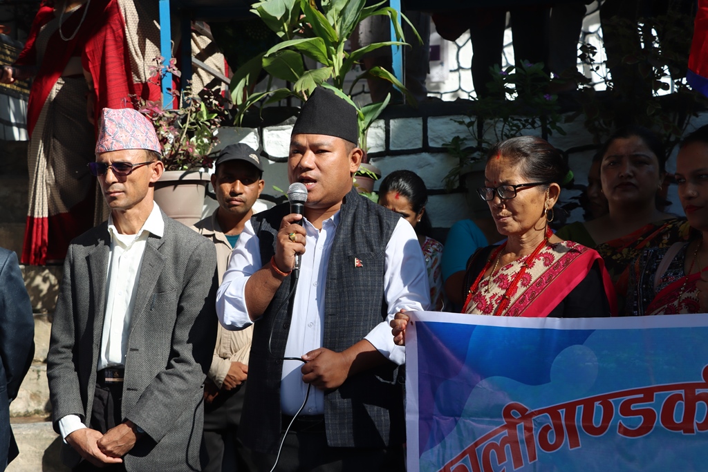 संविधान दिवसमा बेनीमा प्रभातफेरी,सबैको अपनत्व हुनेगरी संविधान संशोधन आवश्यक (फोटो/भिडिओ)