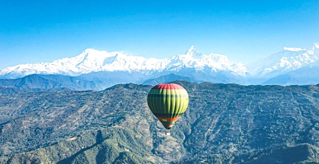 पोखराको आकाशमा १५ देशका १७ हट एयर बलुन उड्दै