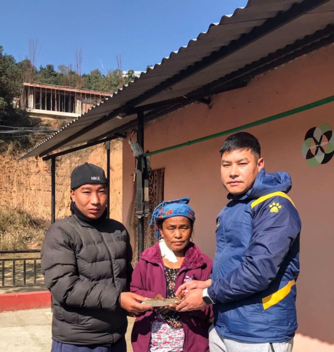 निस्कोट समाज पोर्तुगलद्वारा मृगौला रोगी पुनलाई १ लाख आठ हजार सहयोग 