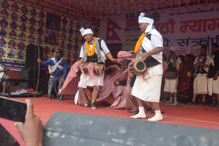 संस्कृतिको जगेर्ना गर्न बेनीमा ‘पुख्र्यौली नाच प्रतिस्पर्धा’