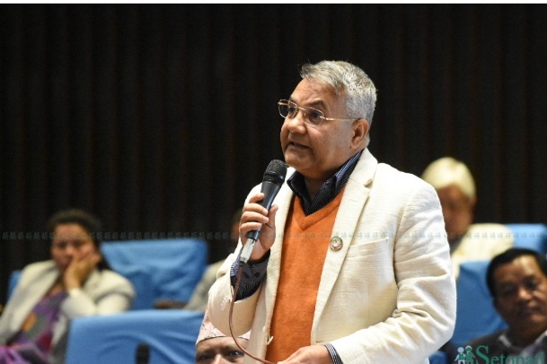 राजा फर्किनेबारे गोकुल बाँस्कोटाको व्यंग्य- प्लेन टिकट काटेर काठमाडौं फर्काउनुस्