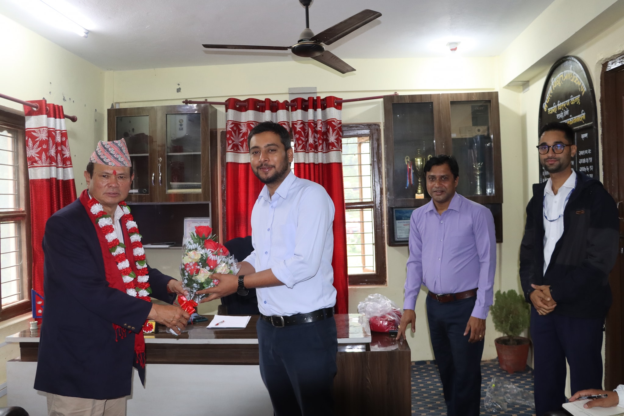 बस्ती जोखिममा पार्ने हाइटेन्सन लाइन हटाउने राज्यमन्त्री गर्बुजाको प्रतिबद्धता