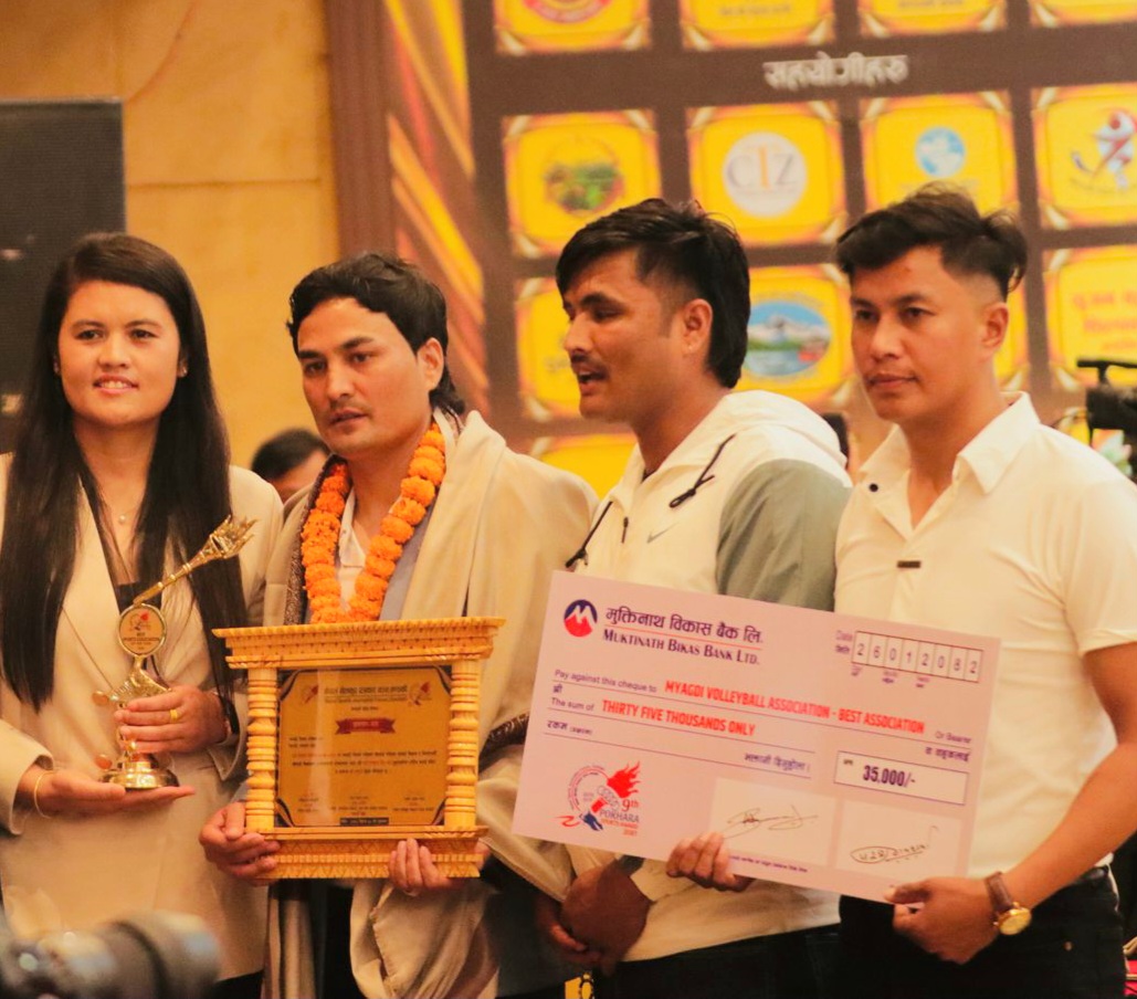 जिल्ला भलिबल संघ म्याग्दी र राष्ट्रिय भलिबल टिमकी कप्तान शाही सम्मानित