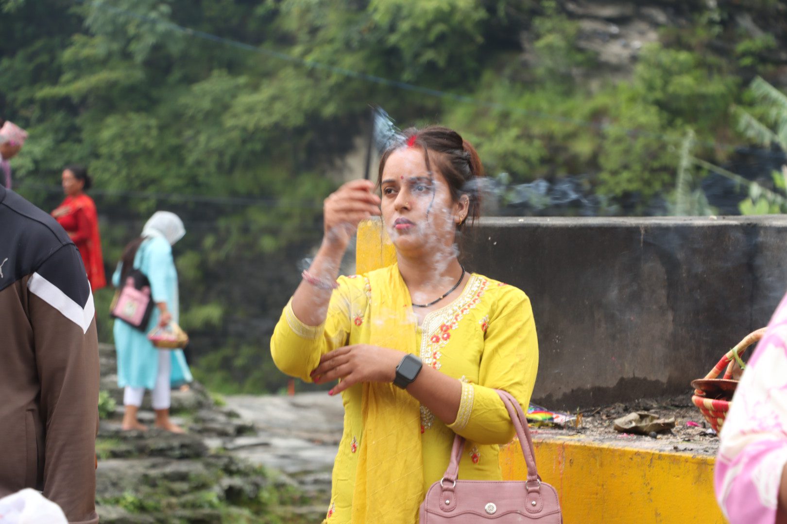 गलेश्वरधाममा भक्तजनको भीड (तस्बिर/भिडिओ)