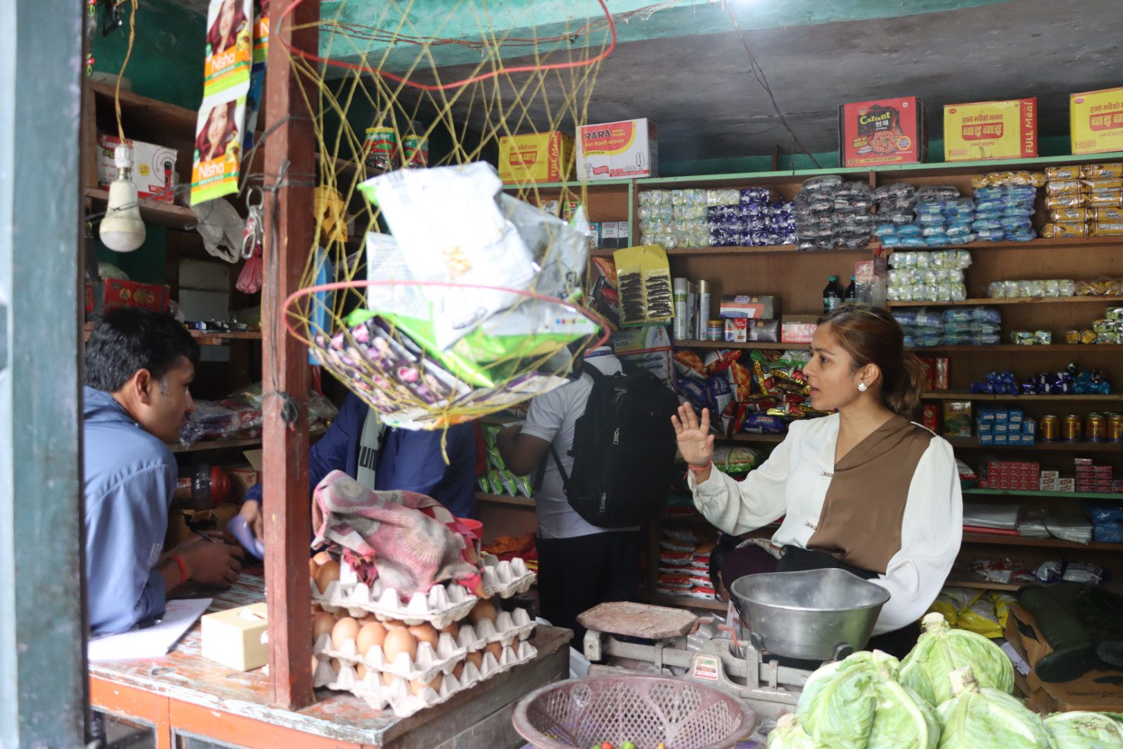 दानाका होटल तथा पसलमा अनुगमन , म्याद सकिएका सामान नष्ट