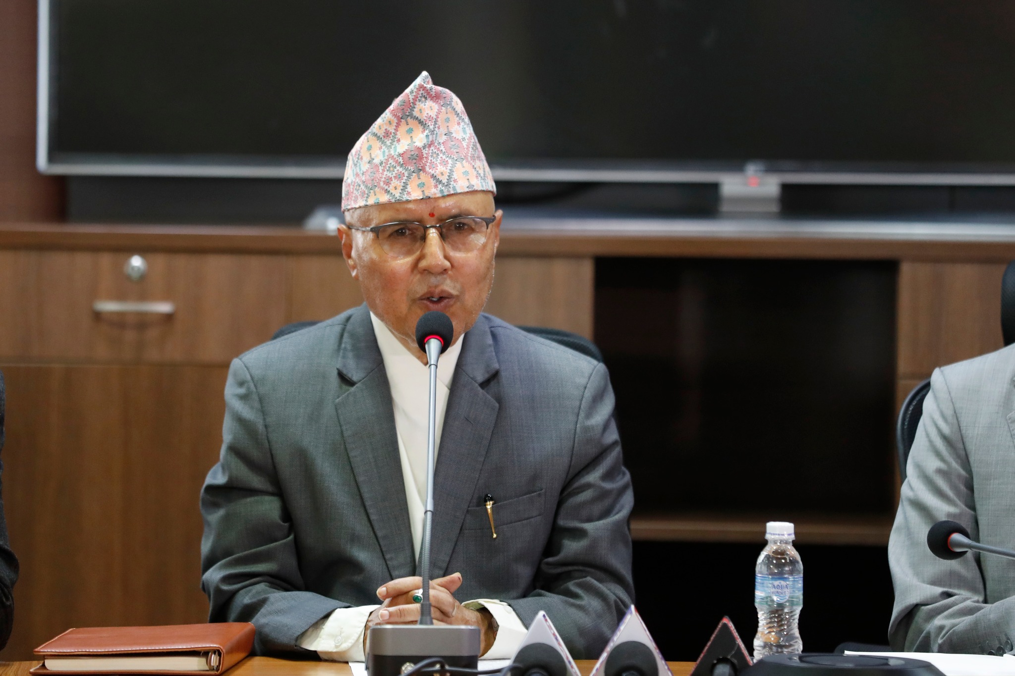 आयोजना कटौती गरेर एक खर्ब स्रोत जुटाउने अर्थमन्त्री खनालको योजना