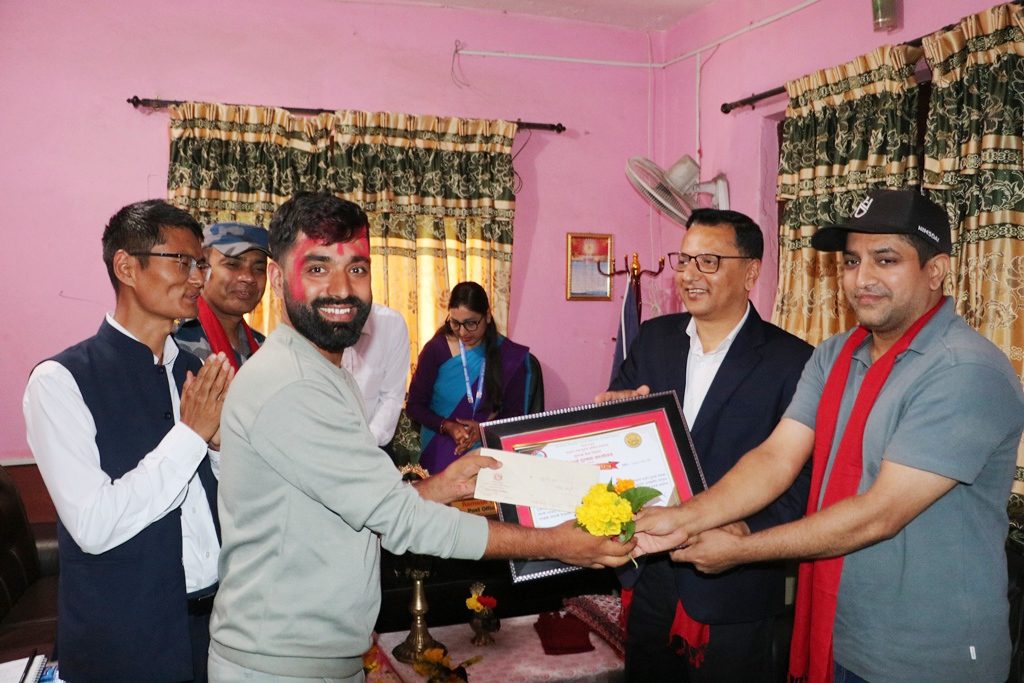 म्याग्दीमा १५१औं विश्व हुलाक दिवस मनाइयो, सञ्चारकर्मीसहित १२ जनालाई सम्मान