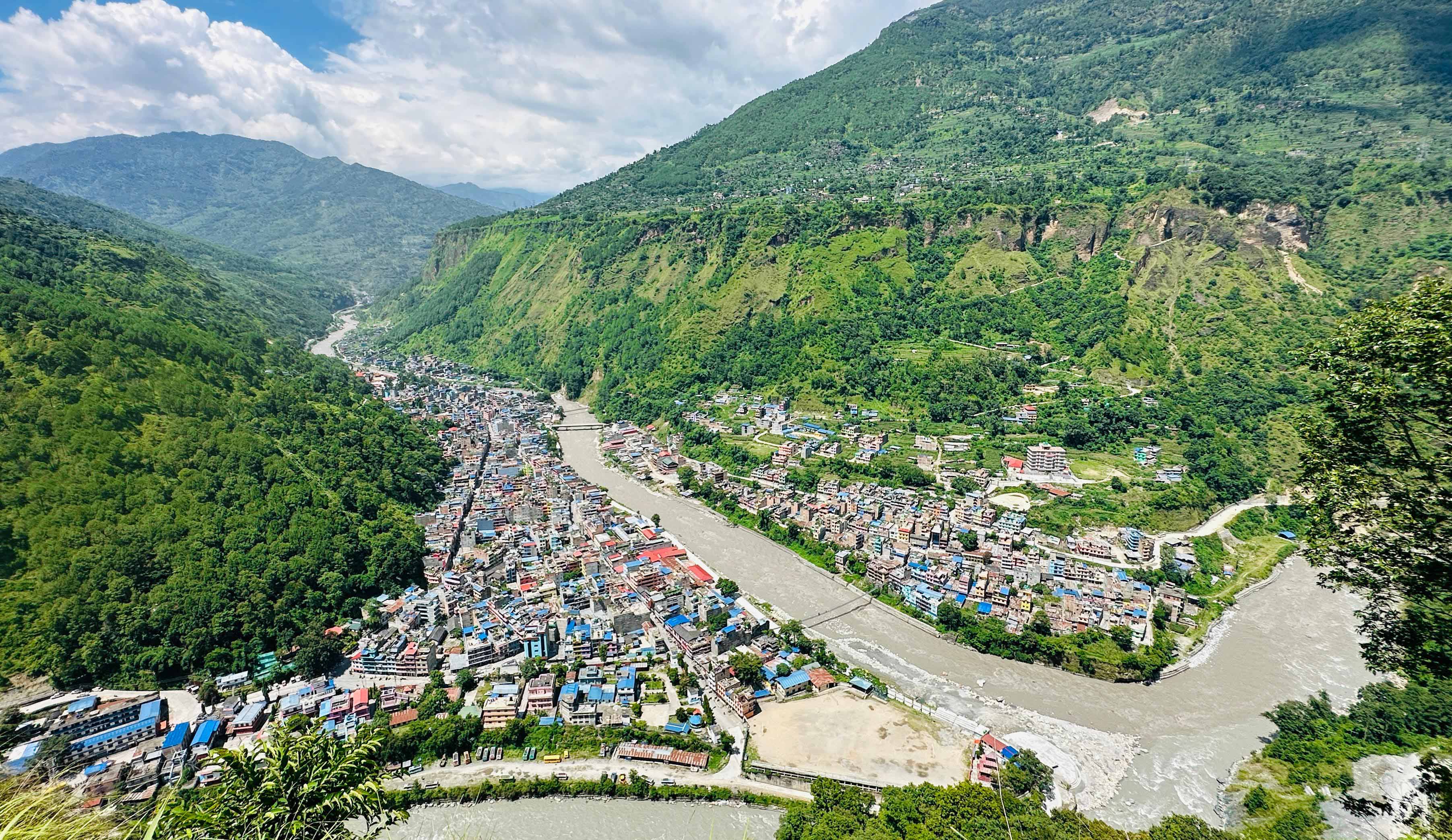 म्याग्दीमा निर्वाचन नजिकिएसँगै उम्मेदवार घरदैलो अभियानमा व्यस्त