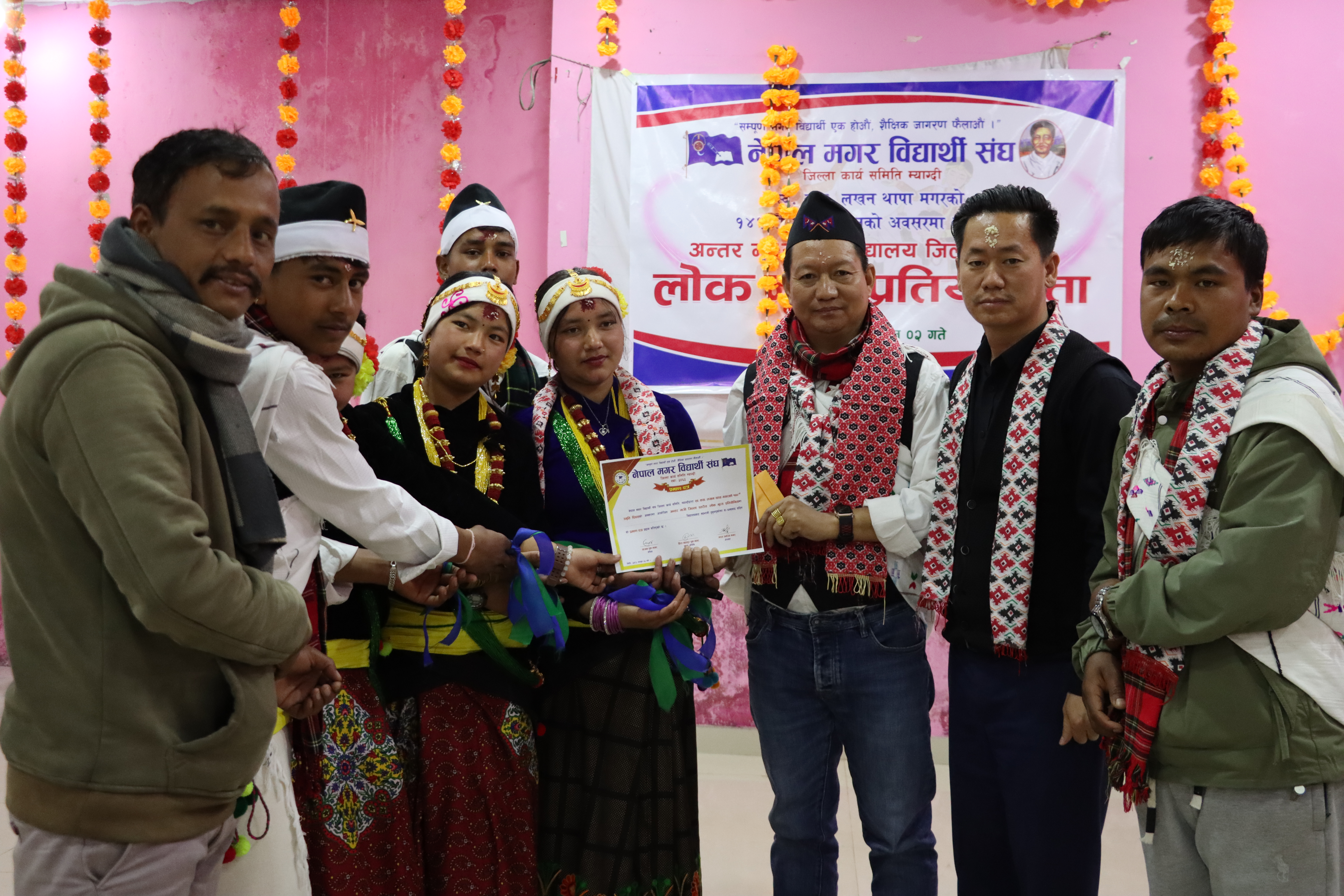 अन्तर मावि स्तरीय लोकनृत्य प्रतियोगिता प्रकाश मावि प्रथम
