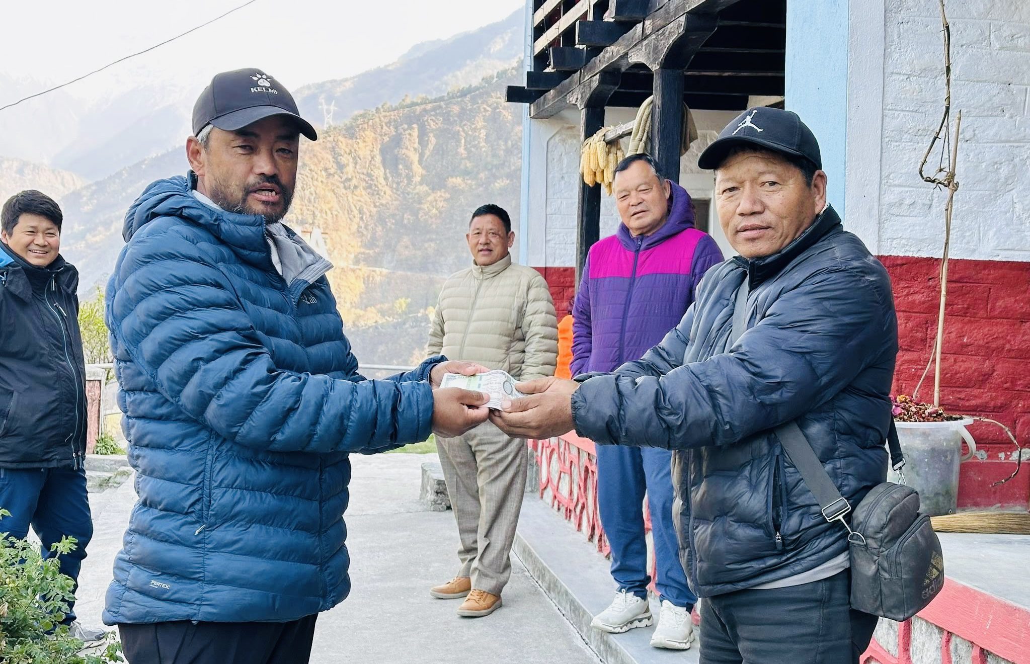 योगकुमार फगामीद्वारा दर्मिजाका विभिन्न संस्थालाई आर्थिक सहयोग