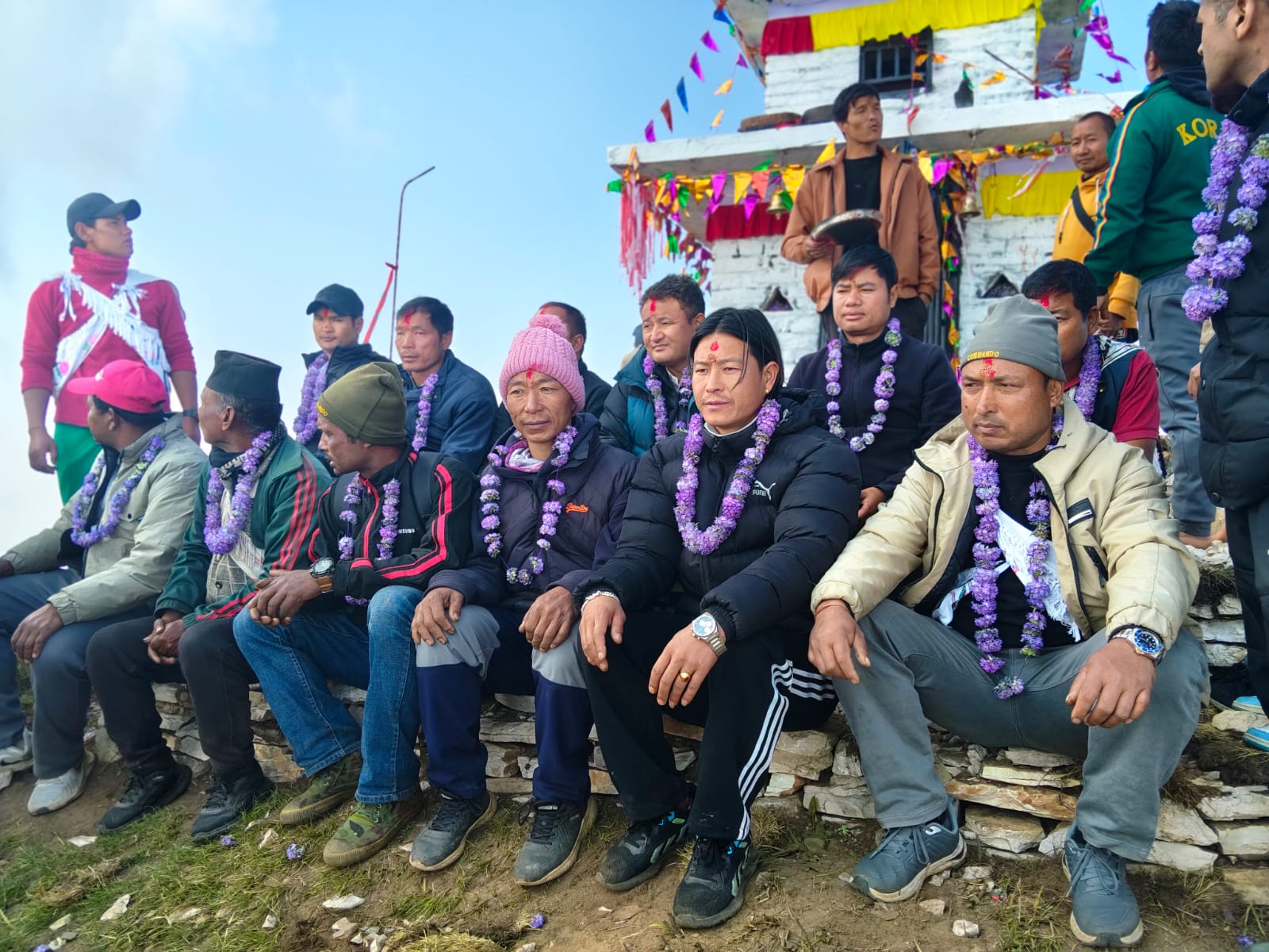 पर्यटकीय स्थल दुरलेकमा मन्दिर निर्माण, धार्मिक पर्यटन प्रवर्द्धनमा टेवा पुग्ने विश्वास (तस्बिर)