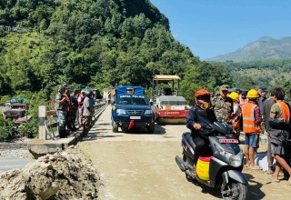 १६ दिनपछि खुल्यो मालढुङ्गा पुल