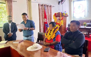 विपद्को क्षति बुझ्न मन्त्री पुन म्याग्दीका बस्तीमा