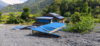 बाढीले उजाडिएको खहरे : जहाँ घर थिए, अहिले बगर मात्रै छ (फोटोफिचर)