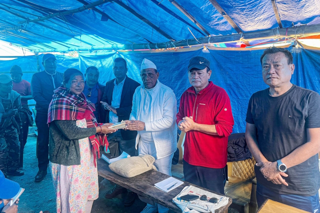 नेपाली कांग्रेस म्याग्दीद्वारा बाढीपहिरो पीडित परिवारलाई आर्थिक सहयोग